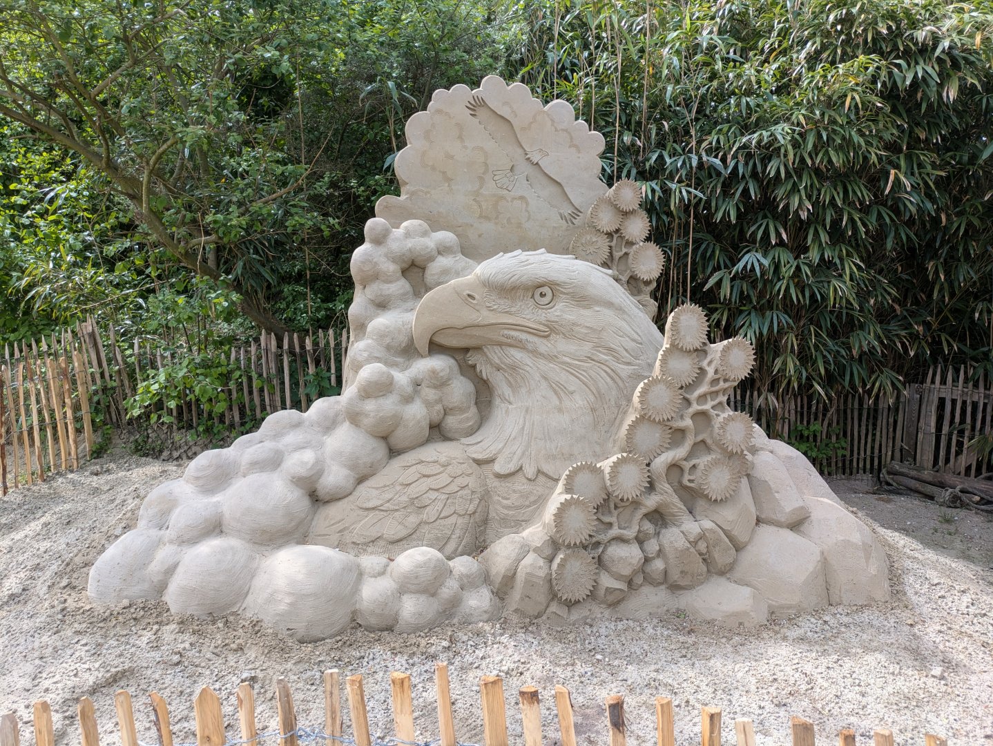 Sand & Zoo event - Eagle sand sculpture