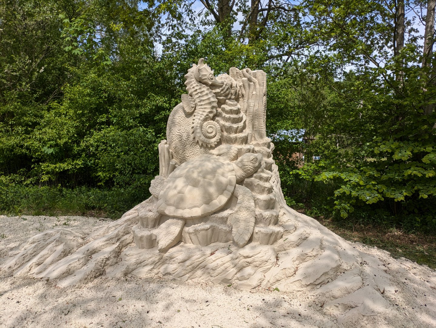 Sand & Zoo event - Sea turtle and seahorse sand sculpture