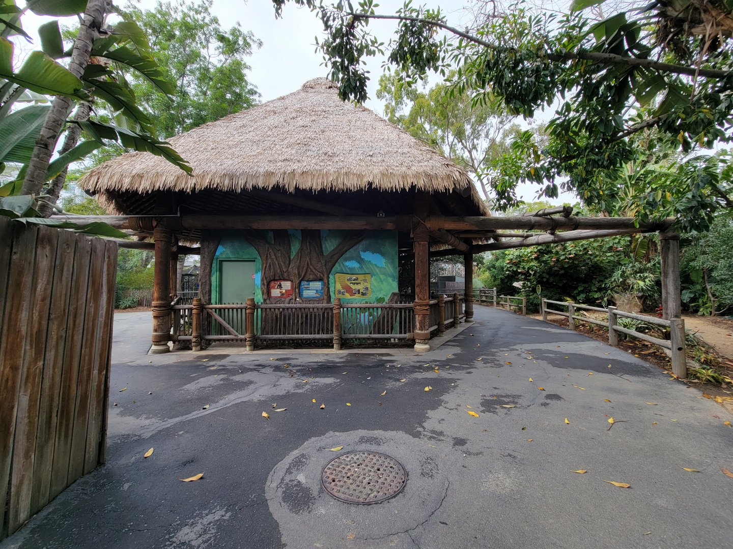 Santa Ana Zoo - Exhibit pavilion