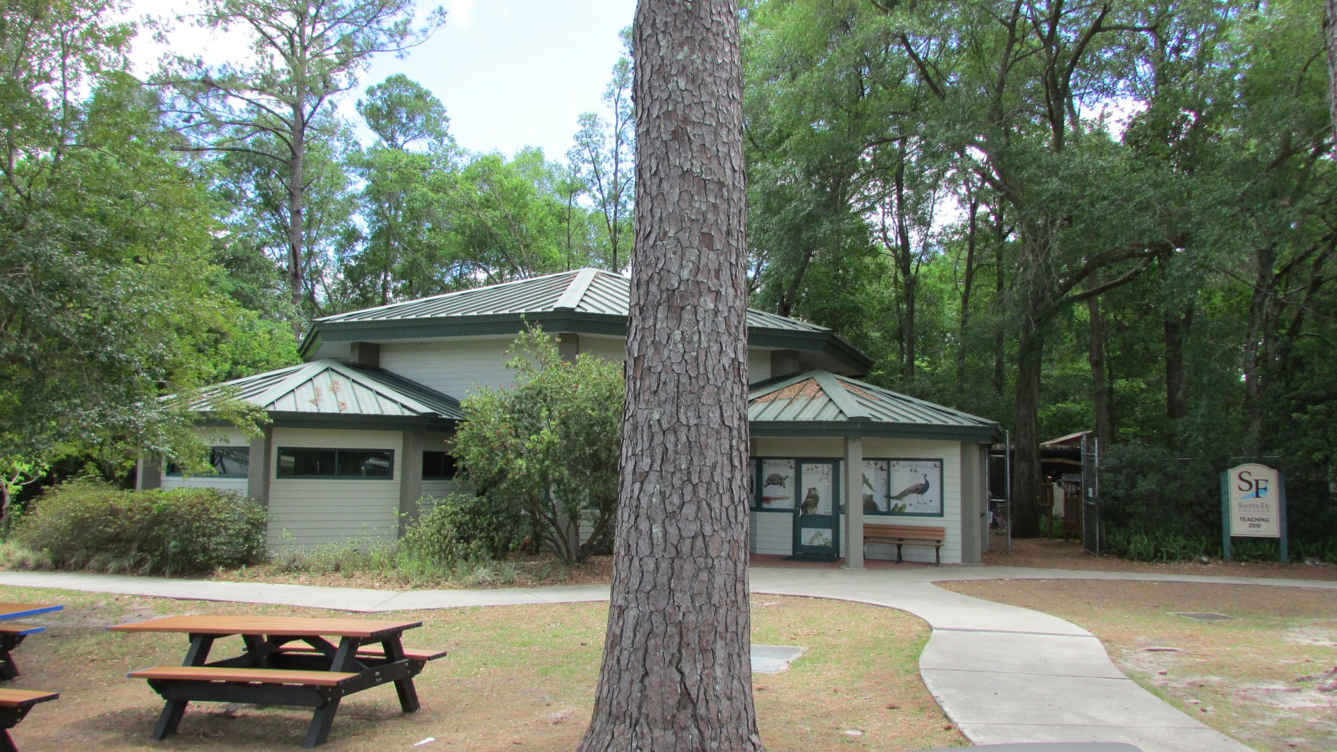 Santa Fe Teaching Zoo Entrance