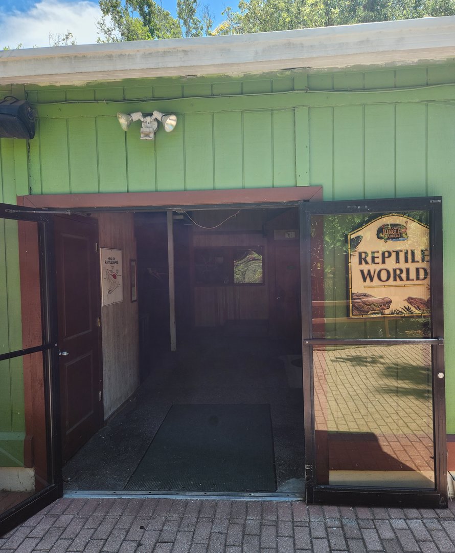 Sarasota Jungle Gardens (2023) - Reptile World entrance