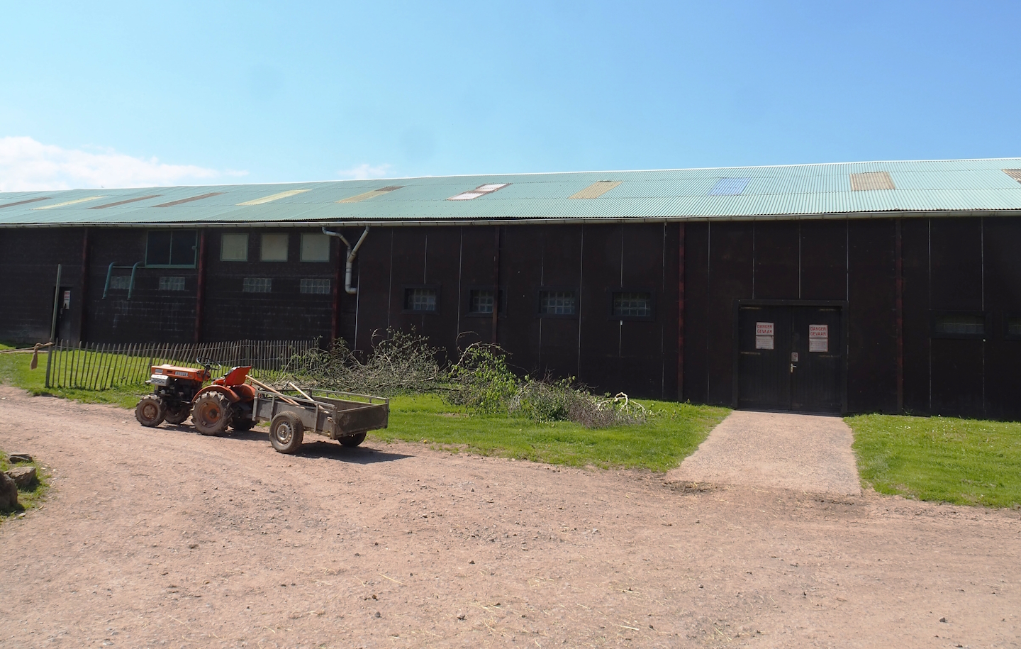 Savanna animal barn, 2023-05-19