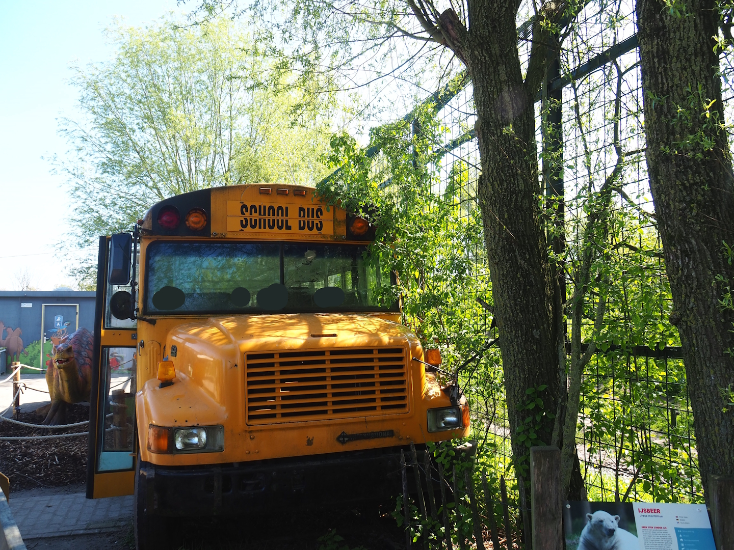 School bus viewing area for polar bears, 2023-04-30