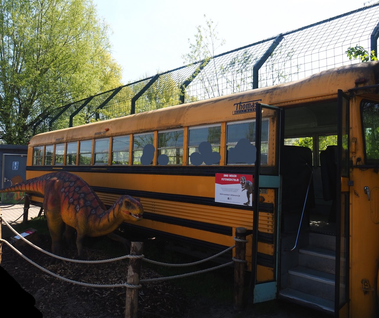 School bus viewing area for polar bears, 2023-04-30