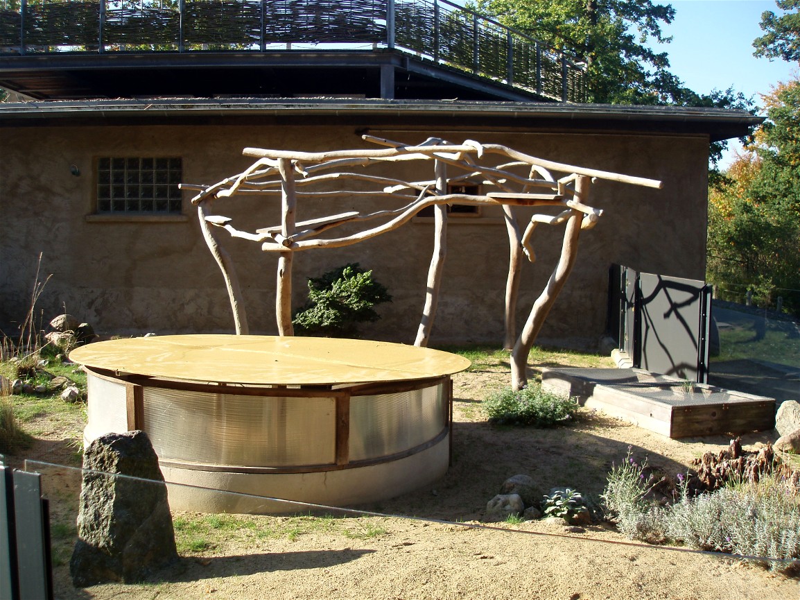 Schwerin Zoo - Sloth outdoor exhibit