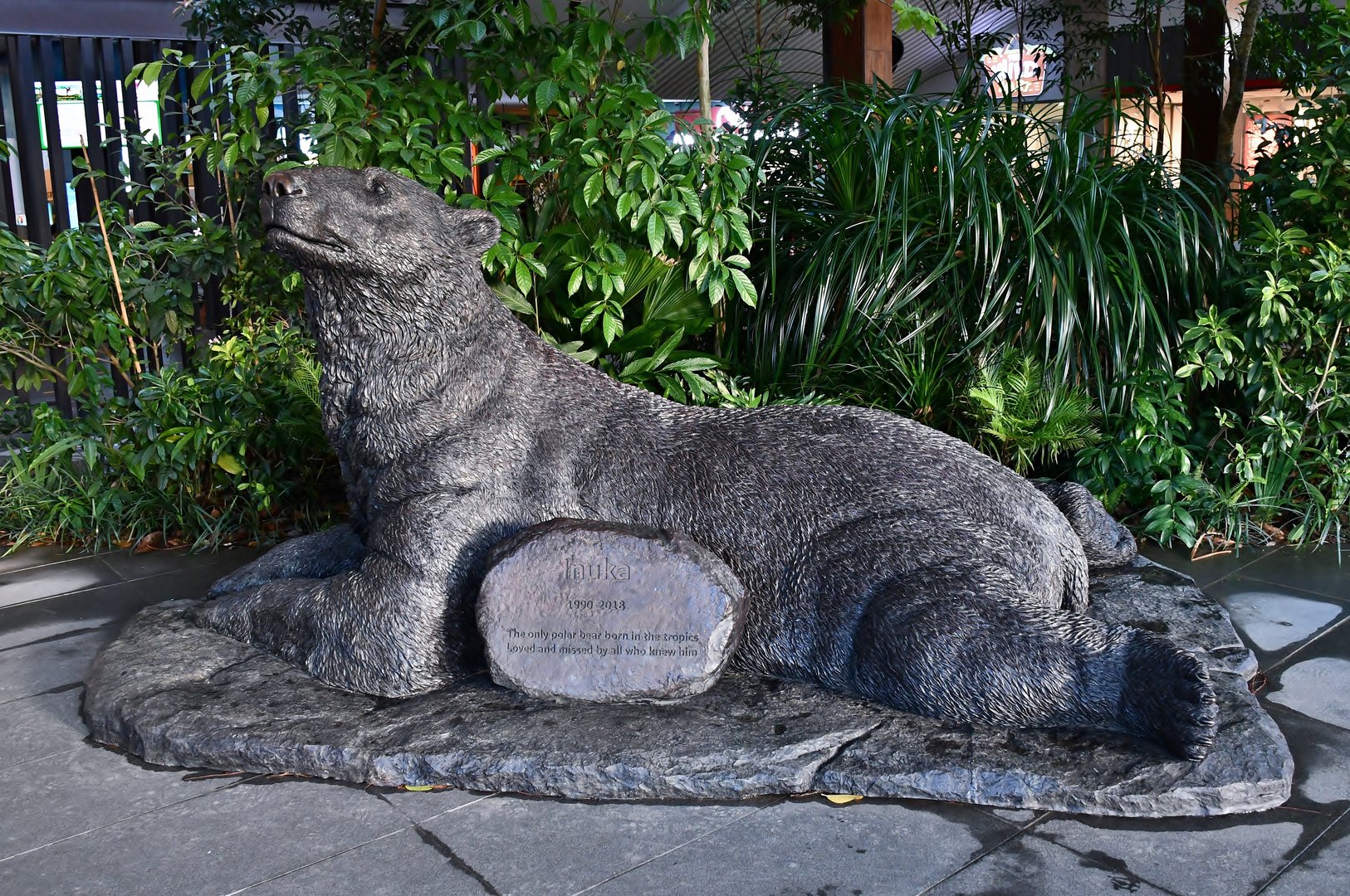 Sculpture of Inuka the Polar Bear