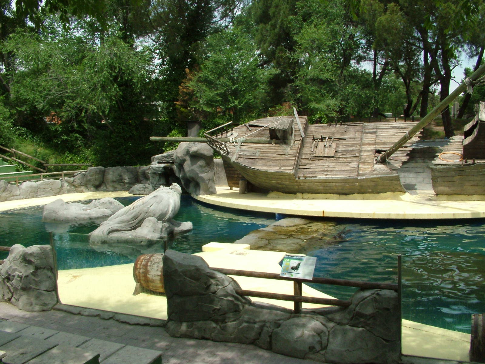 Sea Lion Pool at Madrid Zoo Aquarium, 26/05/11