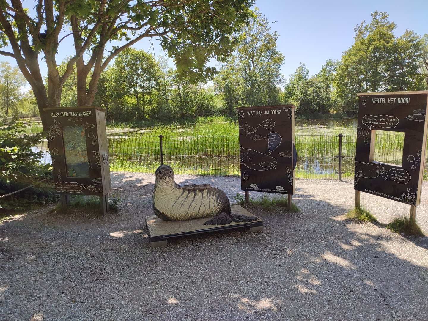 Seal enclosure - education about plastic soup