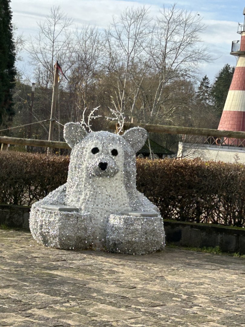 Seal/reindeer hybrid Christmas animal