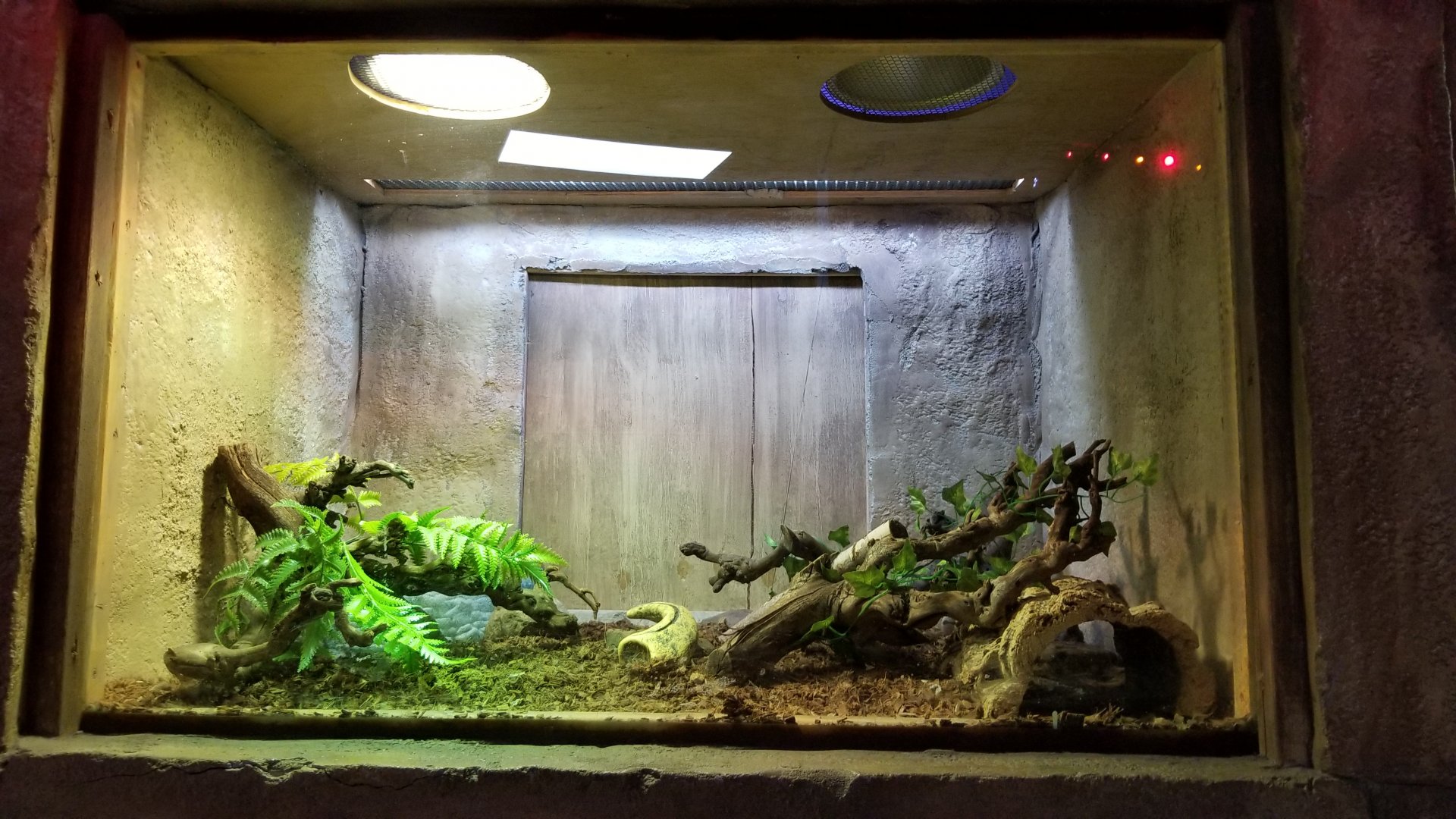 SeaQuest Woodbridge - Empty?