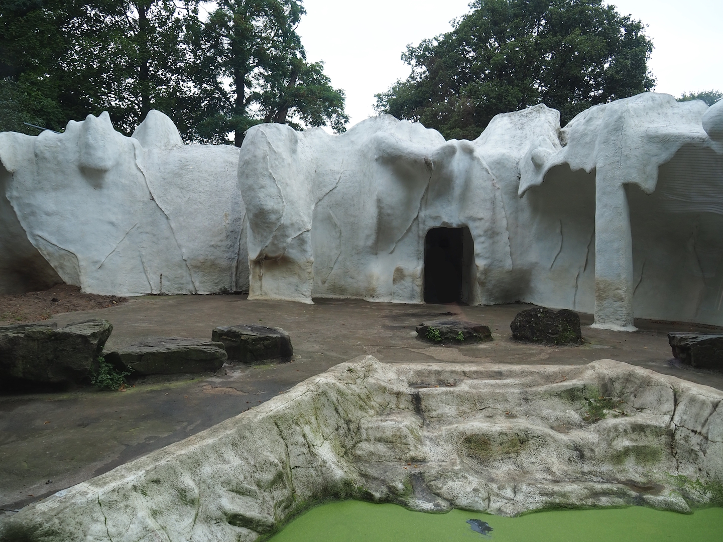 Second smaller polar bear exhibit, 2023-08-17