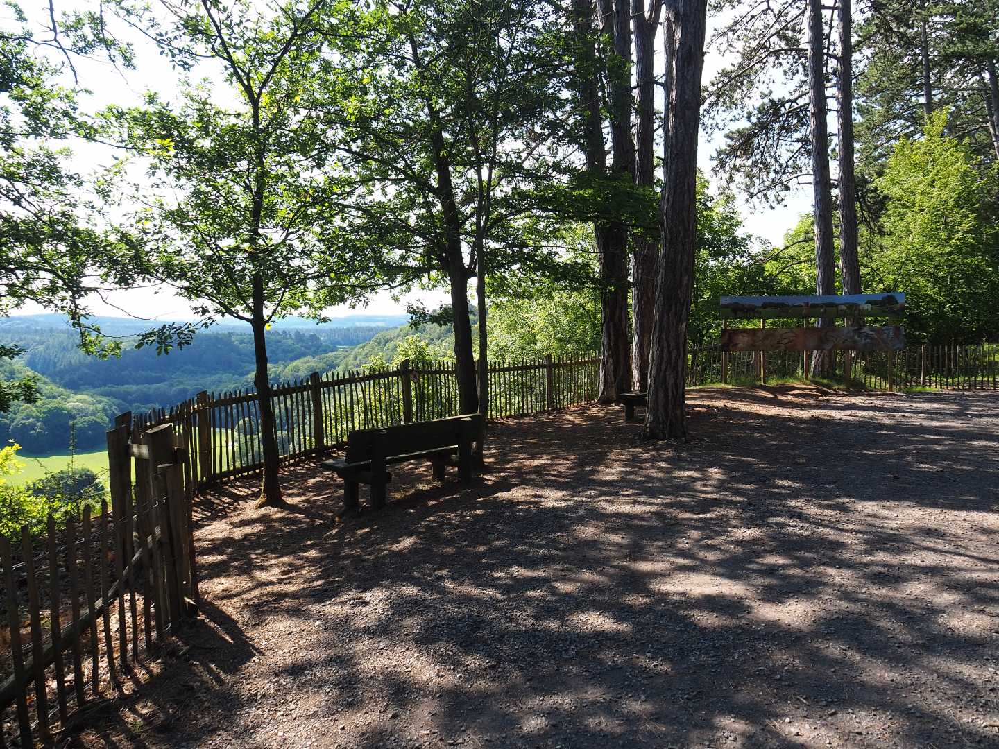 Second viewing point over Lesse valley and lower part of the wildlife park, 2020-07-12