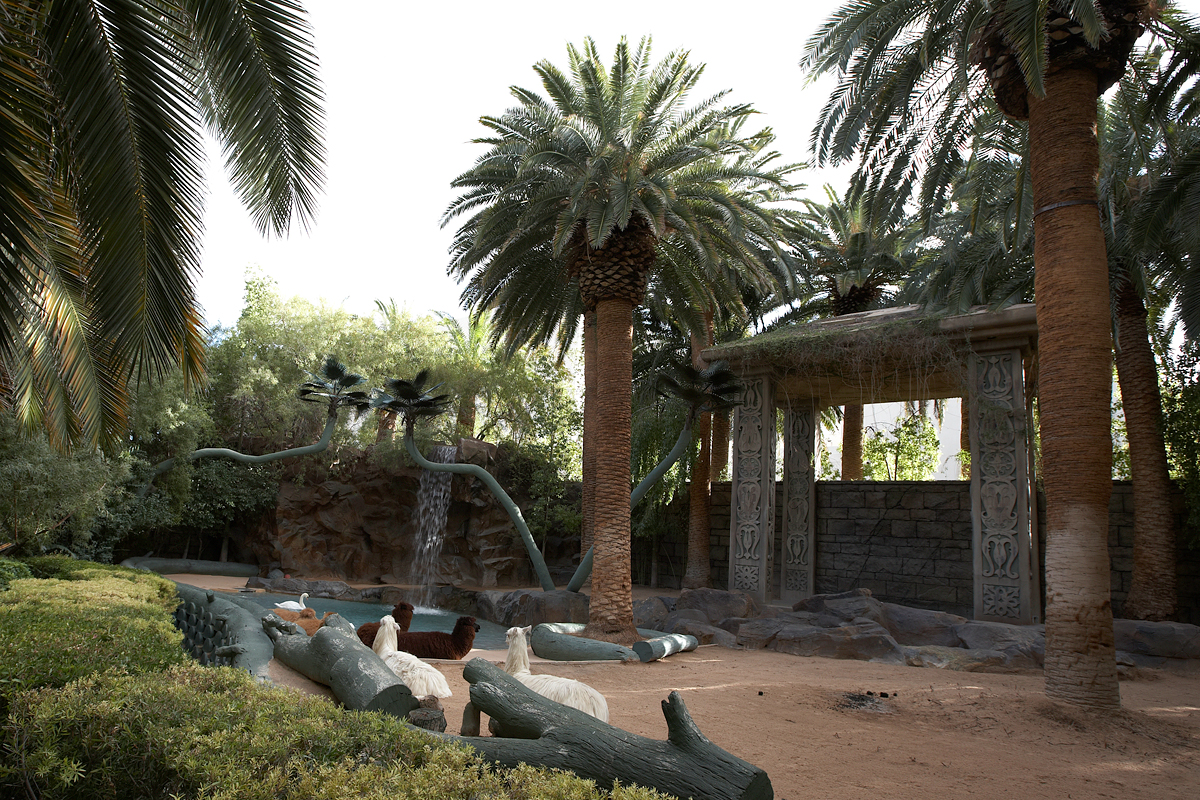 Seigfreid and Roys Secret Garden