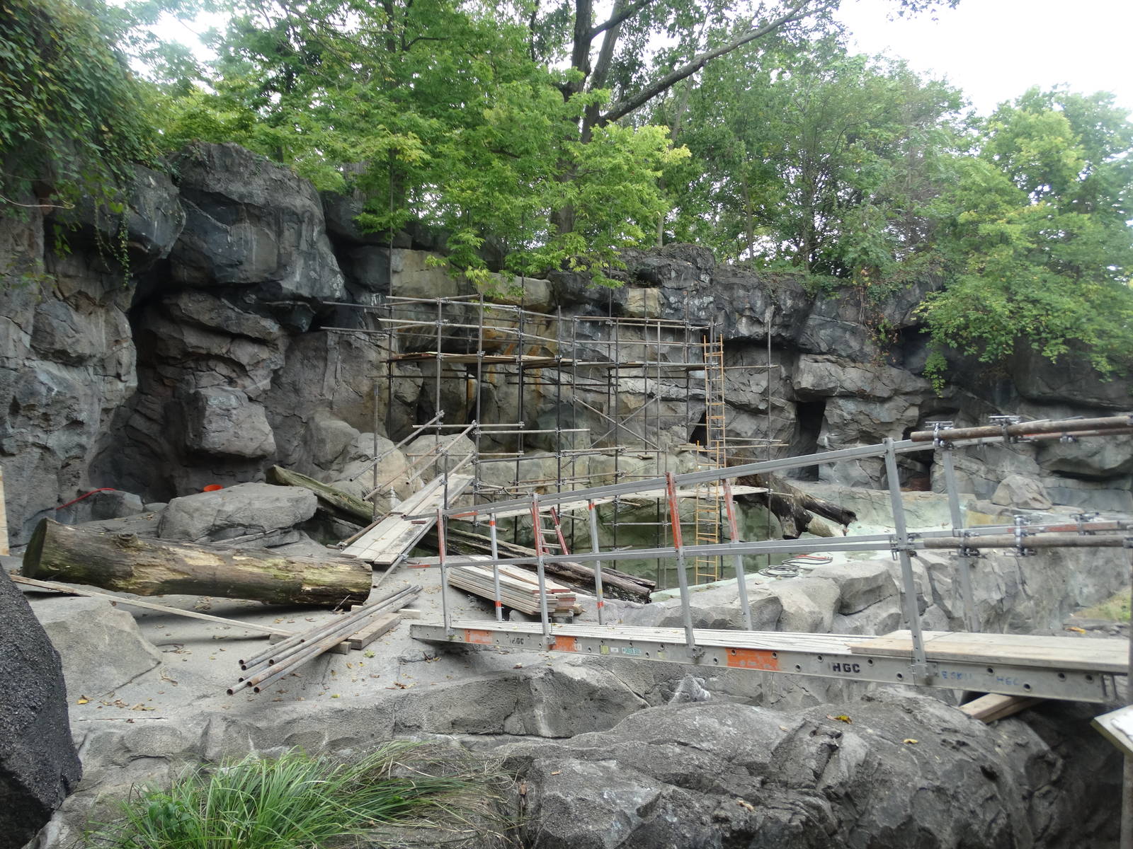 Sep. 2015 - Lords of the Arctic - Polar Bear Exhibit Under Renovation