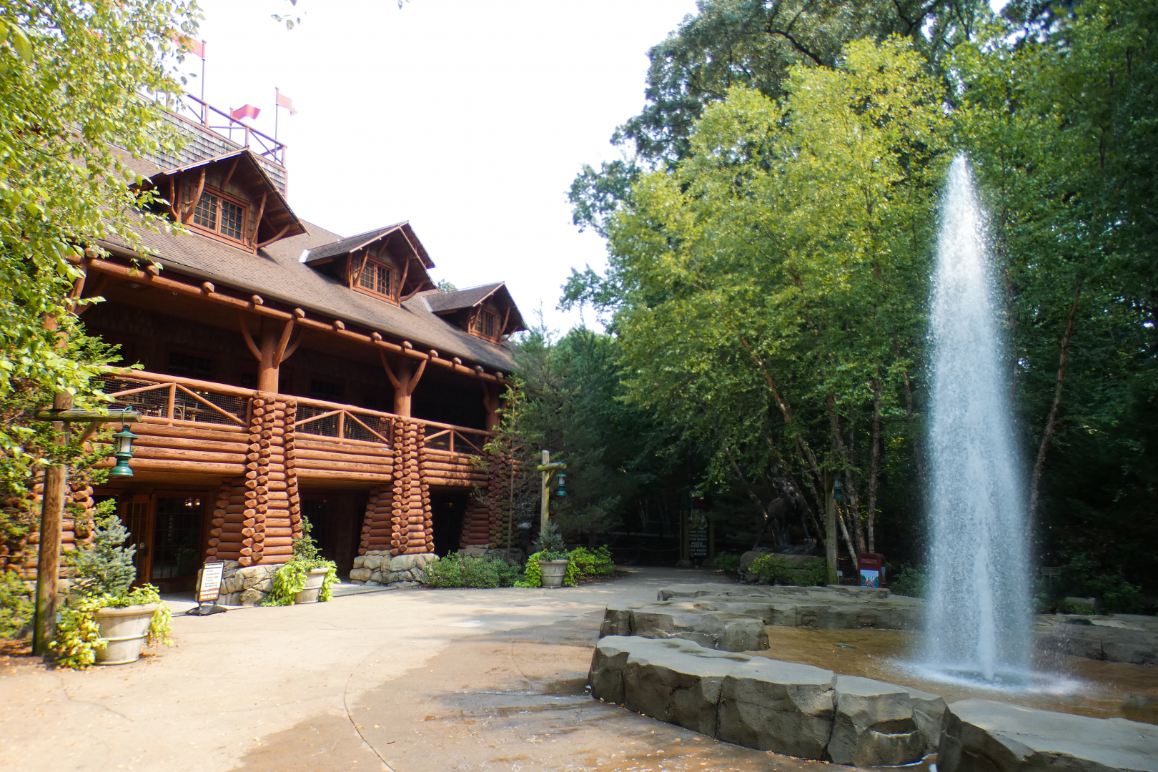 Sep. 2021 - Teton Trek - Old Faithful Inn + 'Old Faithful Geyser'