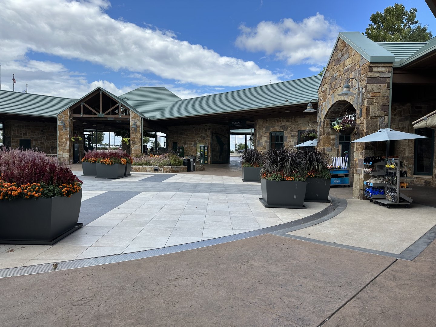 Sep. 2025 - Exit Plaza