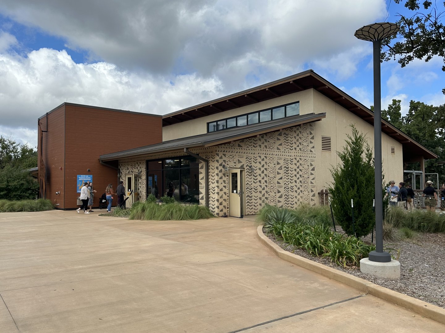 Sep. 2025 - Expedition Africa - Giraffe House (exterior)