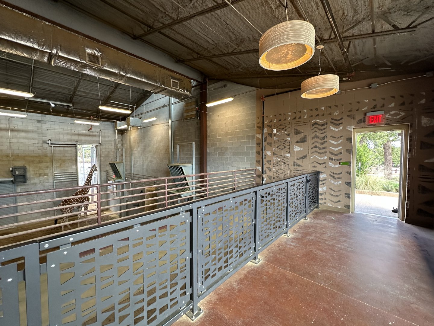 Sep. 2025 - Expedition Africa - Giraffe House (interior)