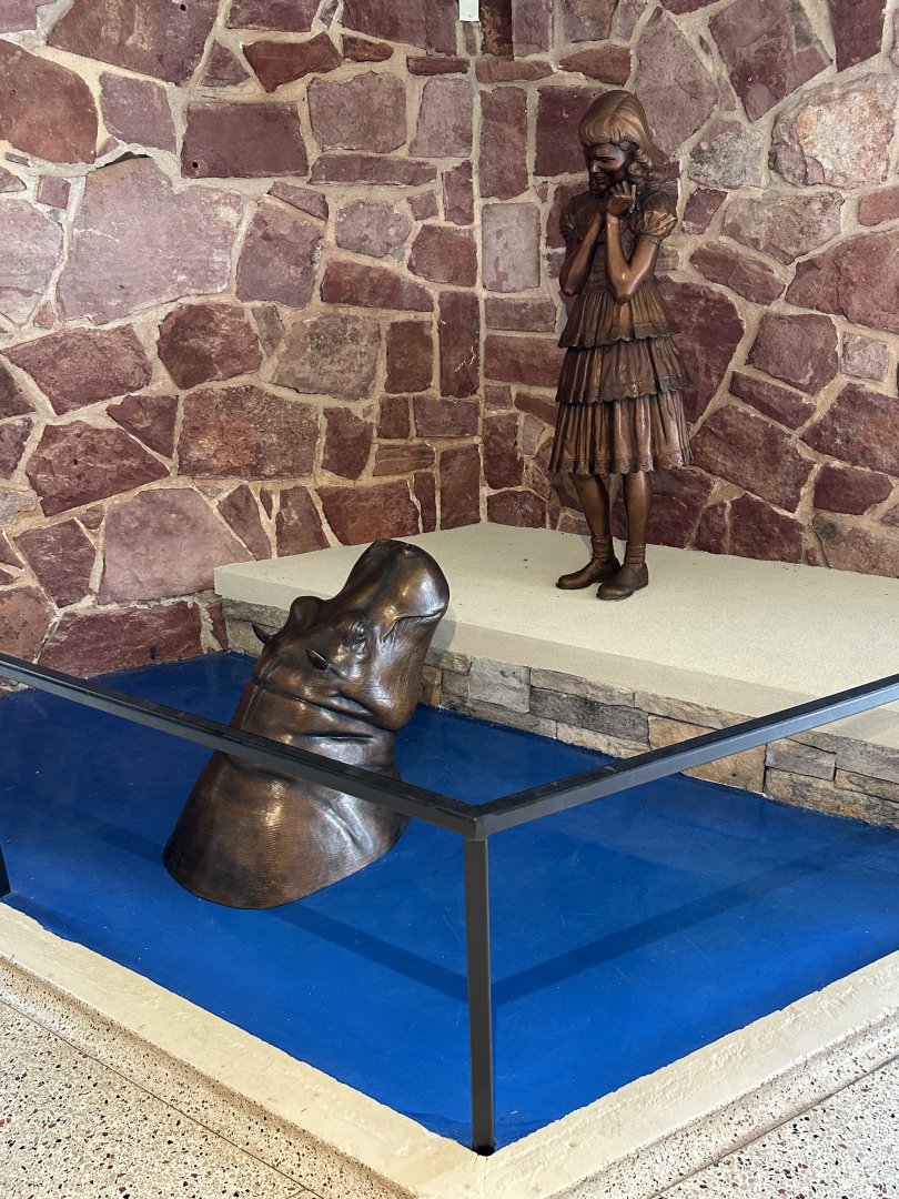 Sep. 2025 - Expedition Africa - Statue of Mathilda (Hippo)