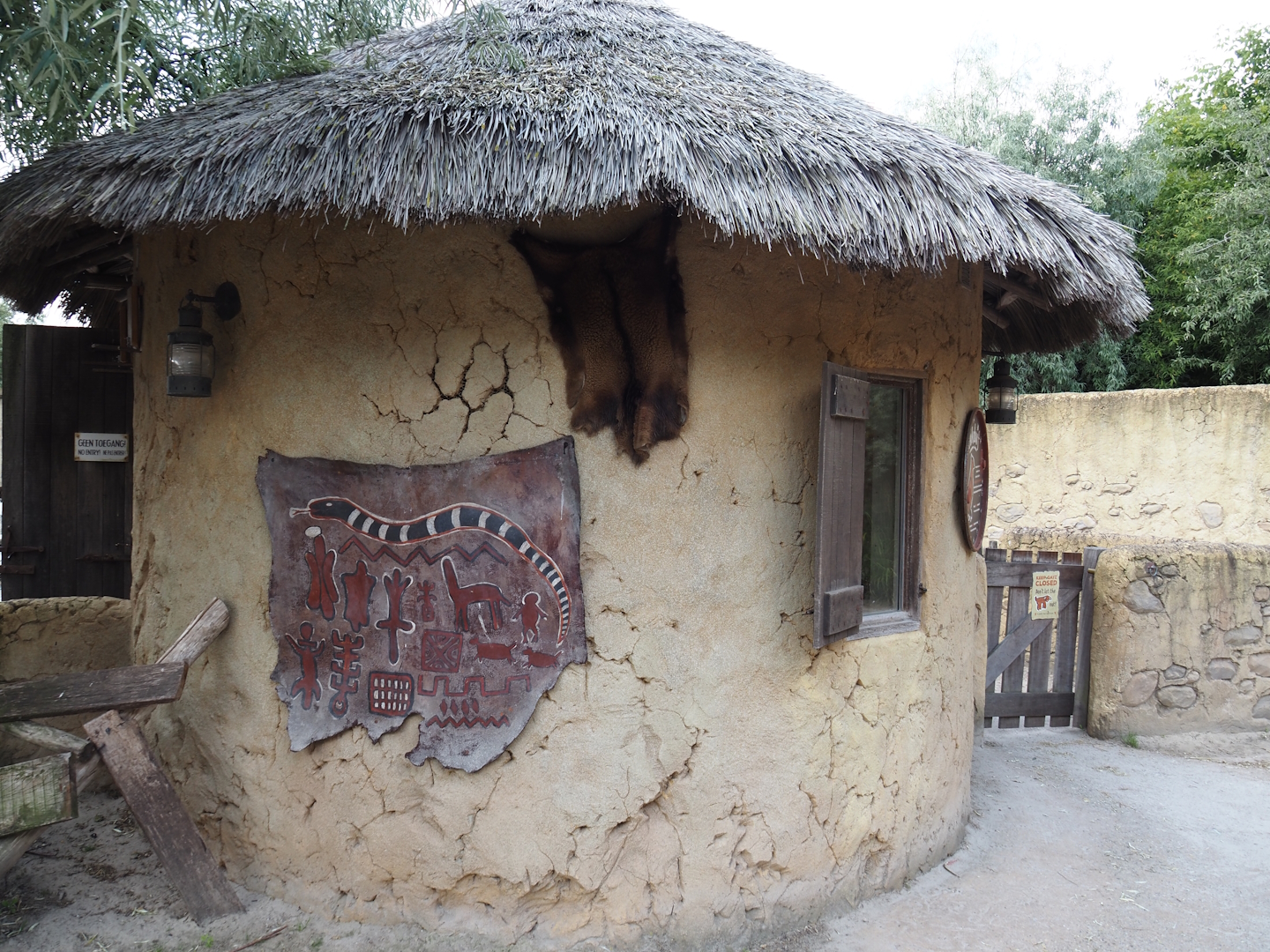 Serenga - Dogon village - Gimpel/Archangel pigeon coop, 2024-06-23