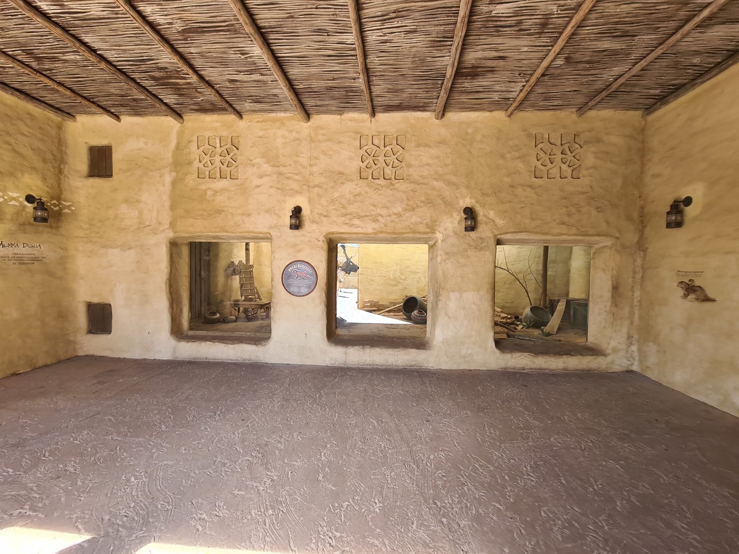 Serenga - Dwarf mongoose in the Sun palace