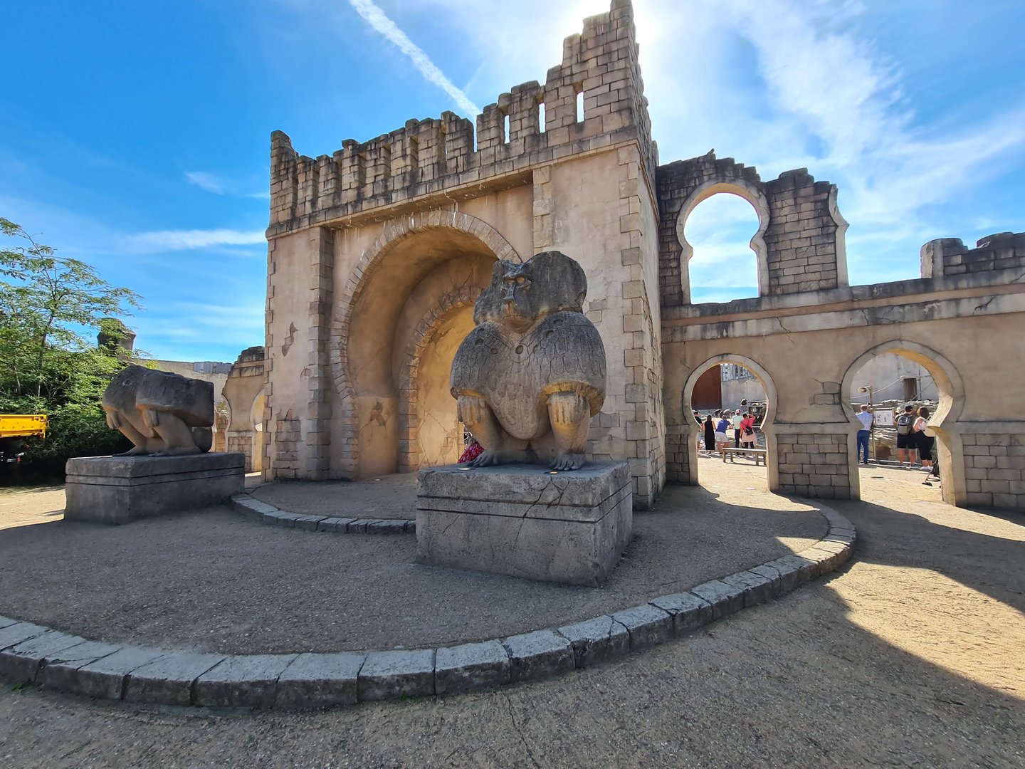 Serenga - Entrance to Baboon arena