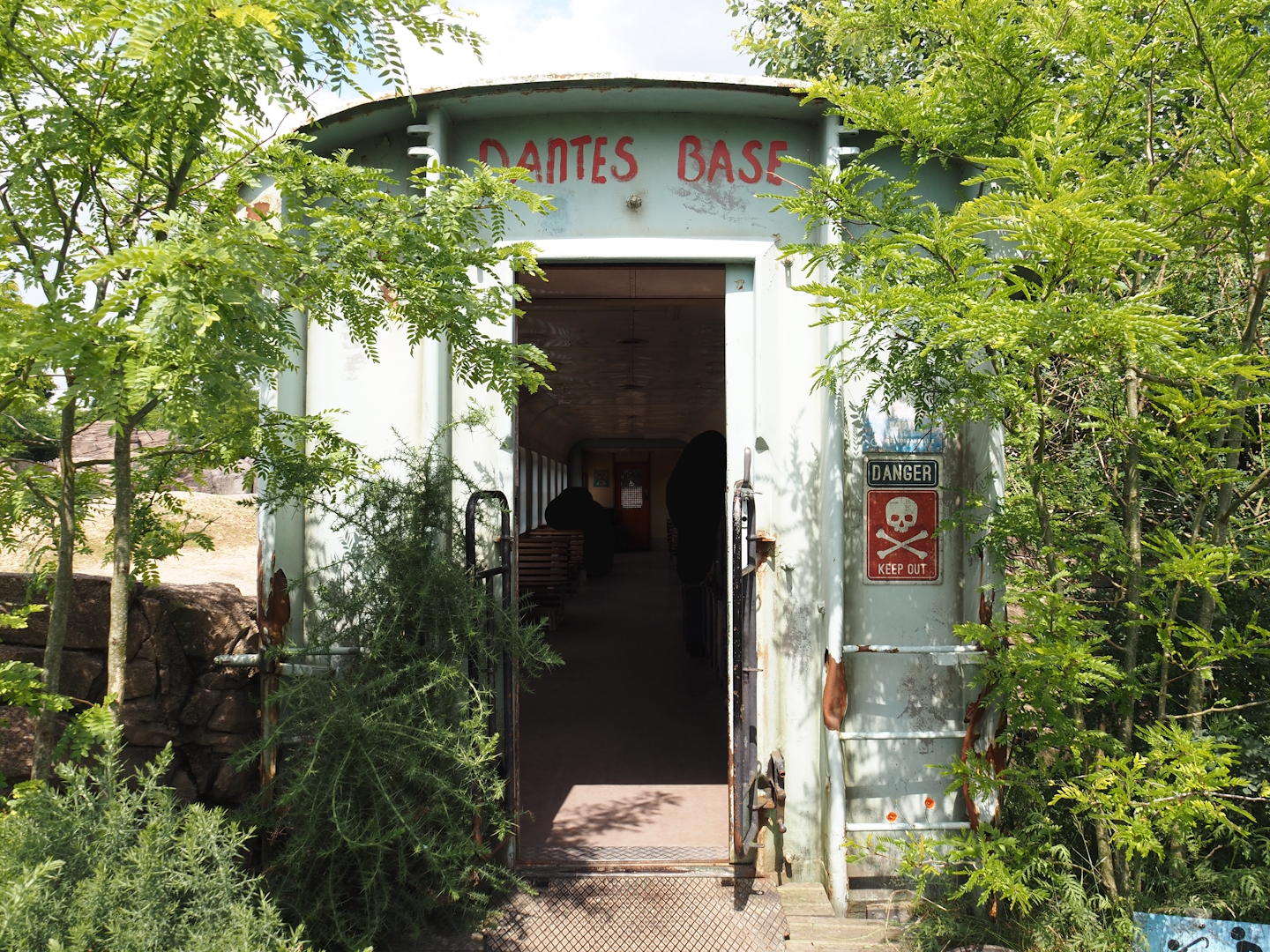 Serenga - Entrance to derailed train viewing area for Camel/Onager and Vicuña/Rhea exhibits, 2024-06-23