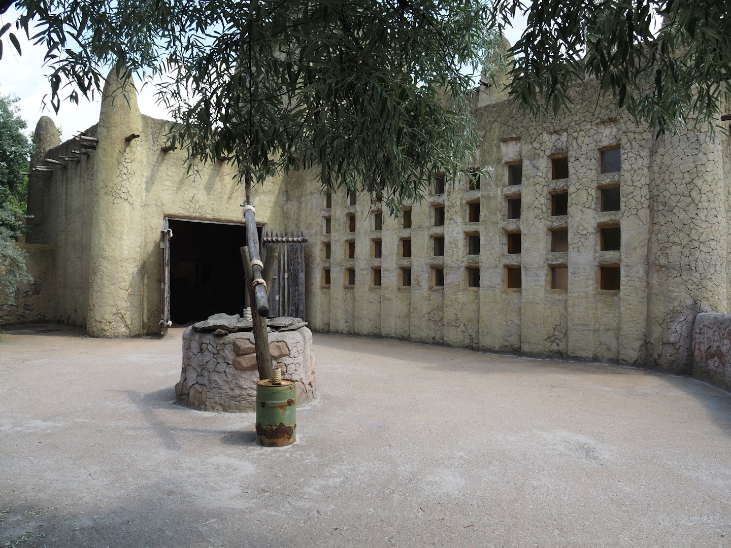 Serenga - Facade of the Dogon Sun Palace entrance building on the Dogon village side, 2024-06-23