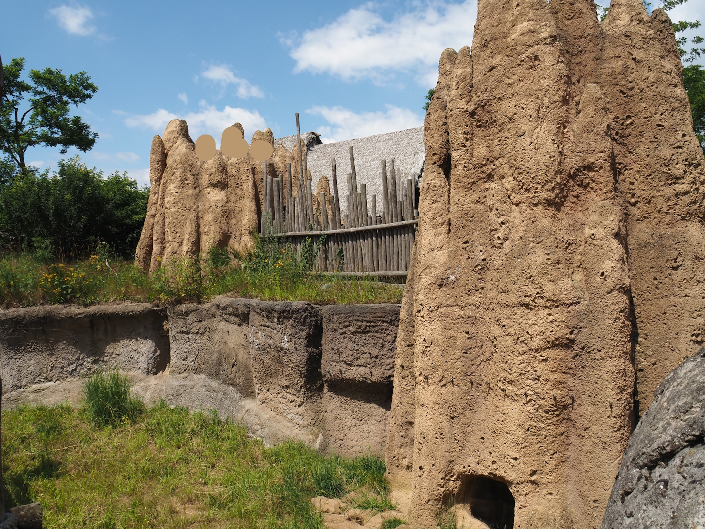 Serenga - Fake termite mounds and fence with meerkat viewing areas, 2024-06-23