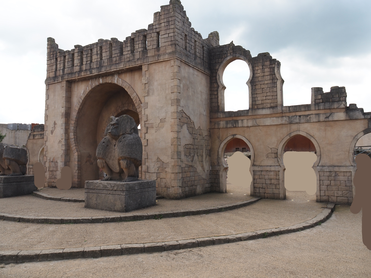 Serenga - Hamadryas baboon arena entrance, 2024-06-23