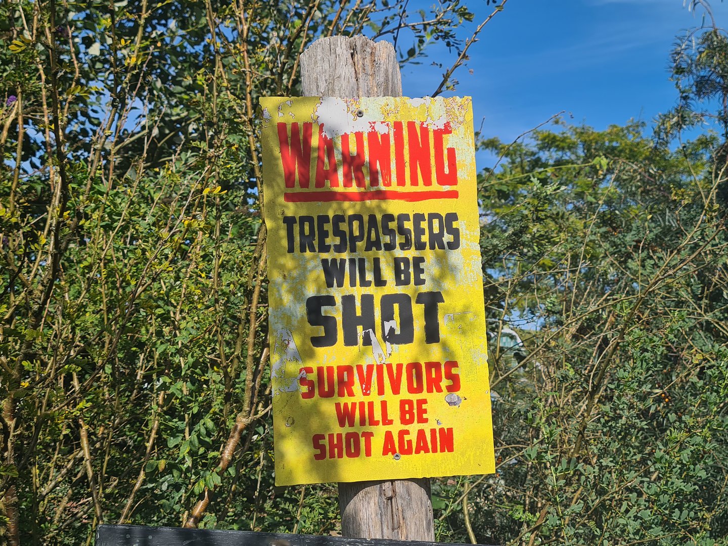 Serenga - Poacher's warning sign