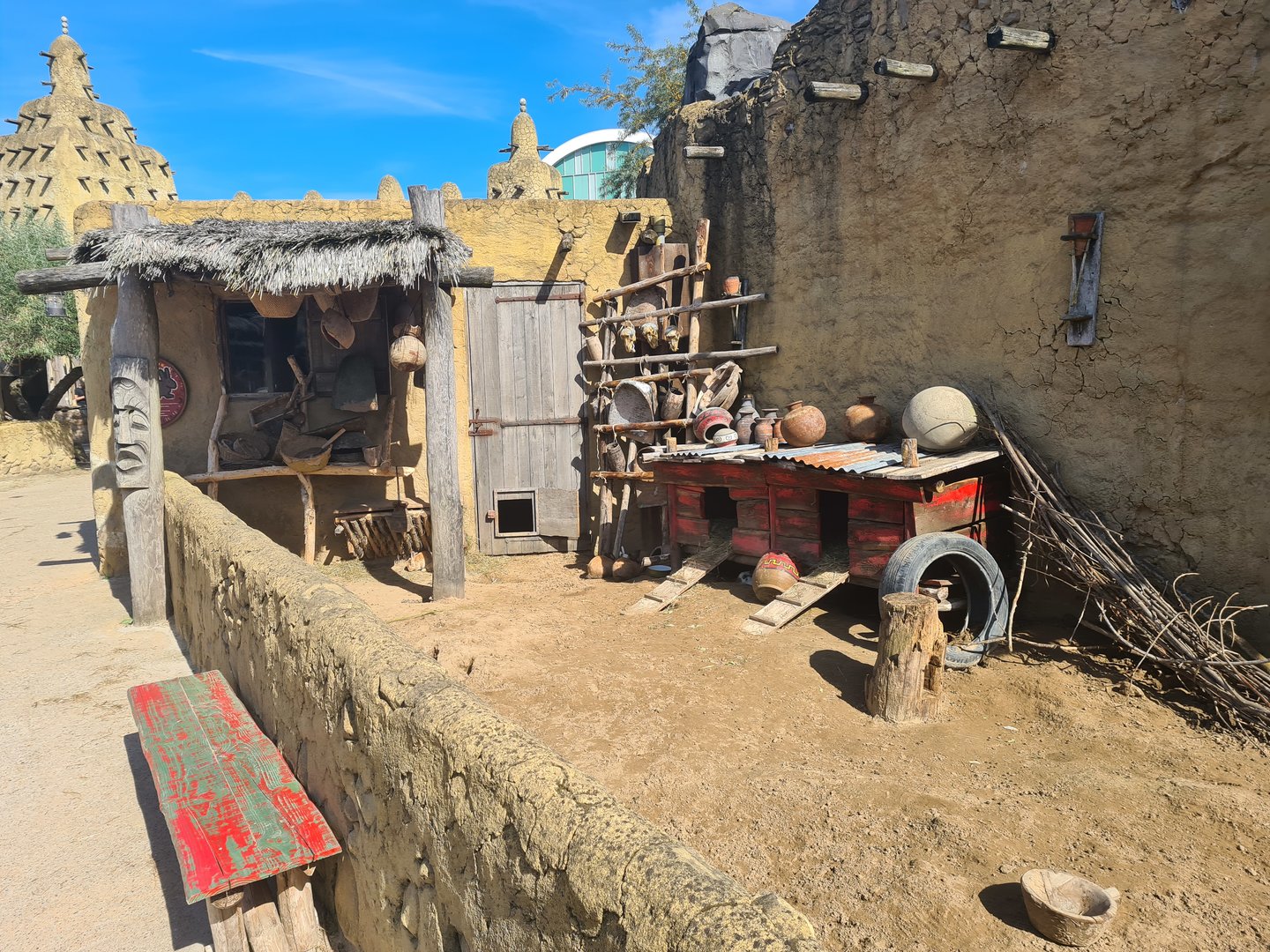 Serenga - Rabbit enclosure in Dogon village