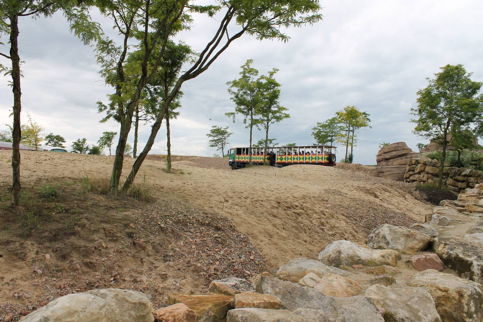 SERENGA - Safari-truck in the Asian plain