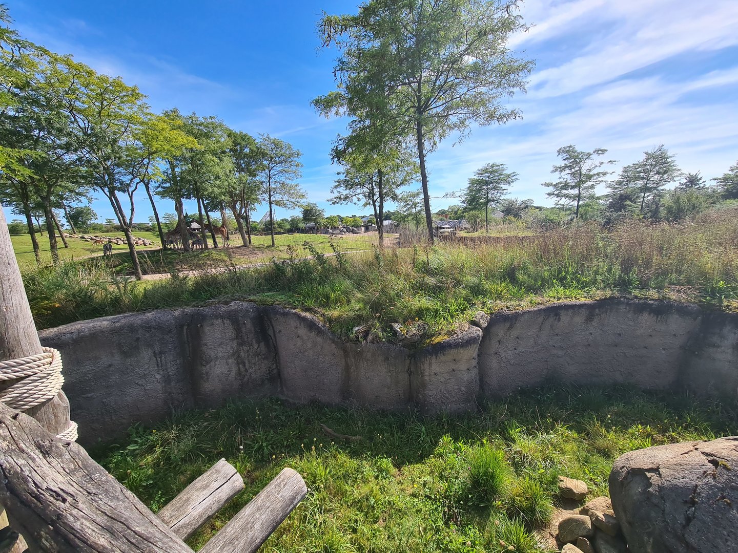 Serenga - Separation between Meerkat enclosure and Safari yard