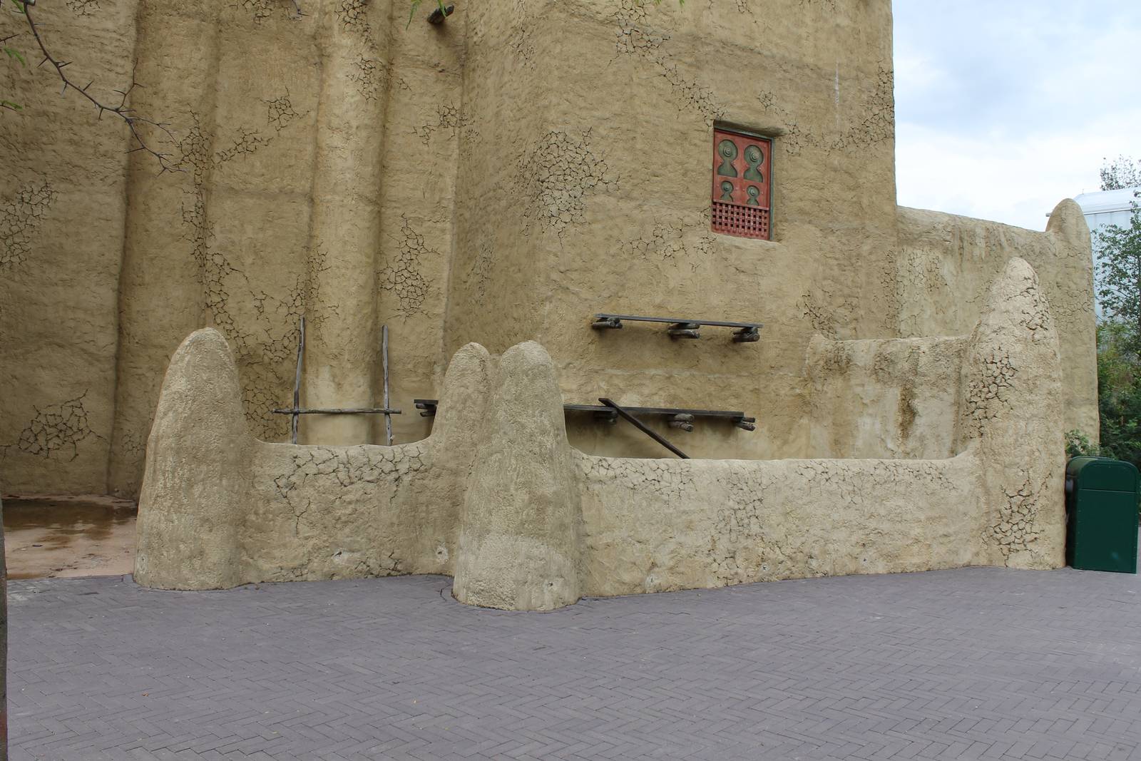 SERENGA - Unlabeled empty enclosure