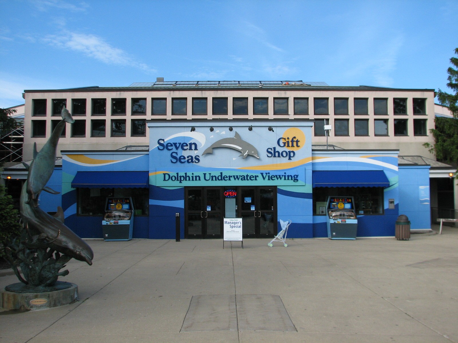 Seven Seas - Exterior