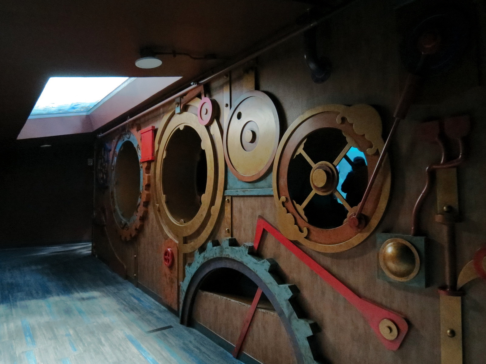 Shark Canyon - Hallway Between Viewing Areas