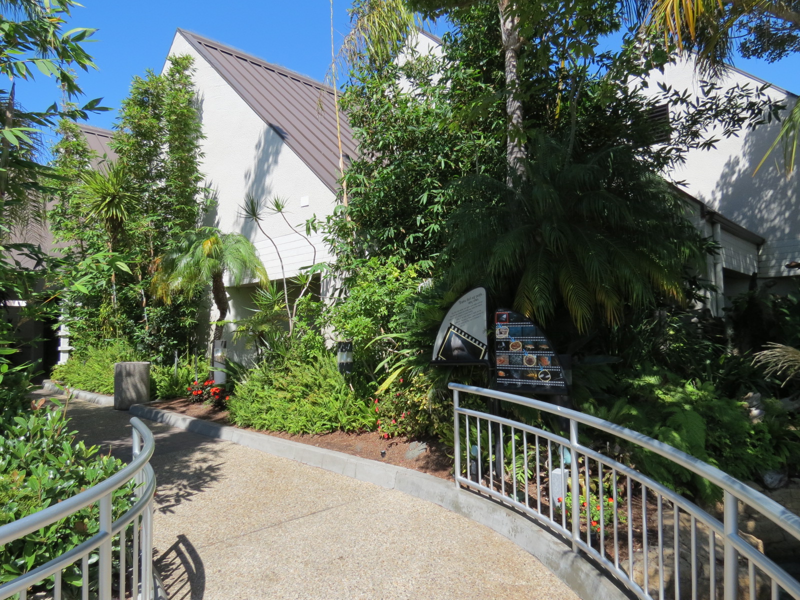 Shark Encounter - Exterior