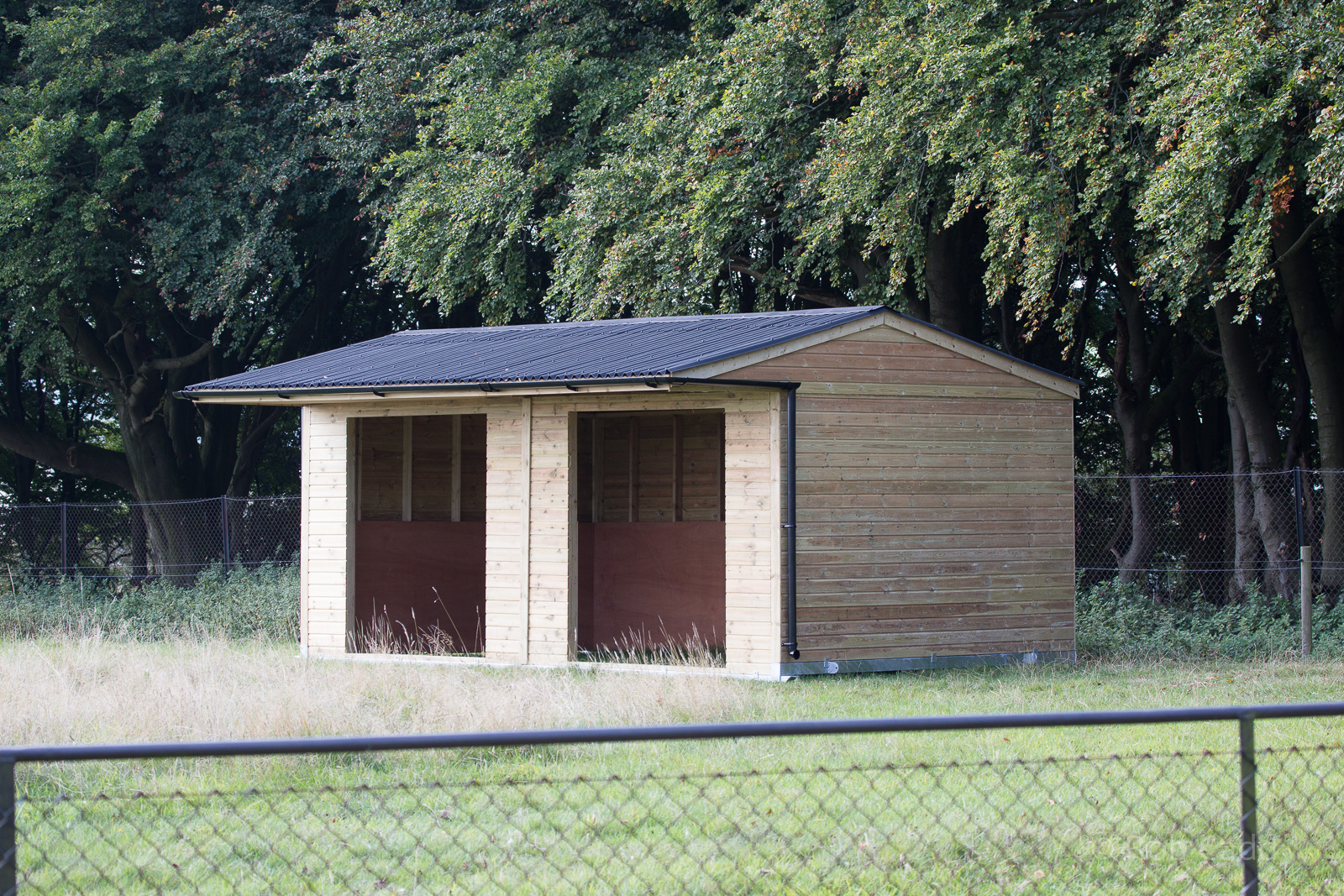 Shelter (Holly Frindle Paddock) : Whipsnade : 07 Sep 2014