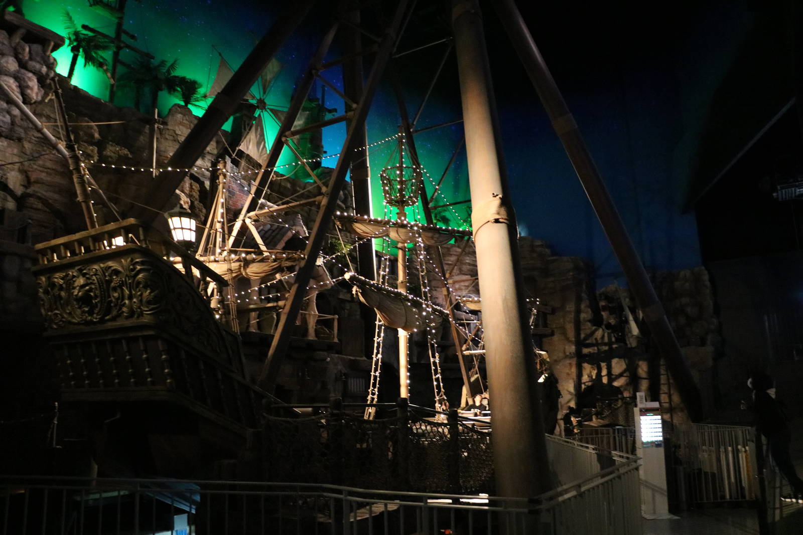 Ship ride - EPSON Aqua Park, February 2016