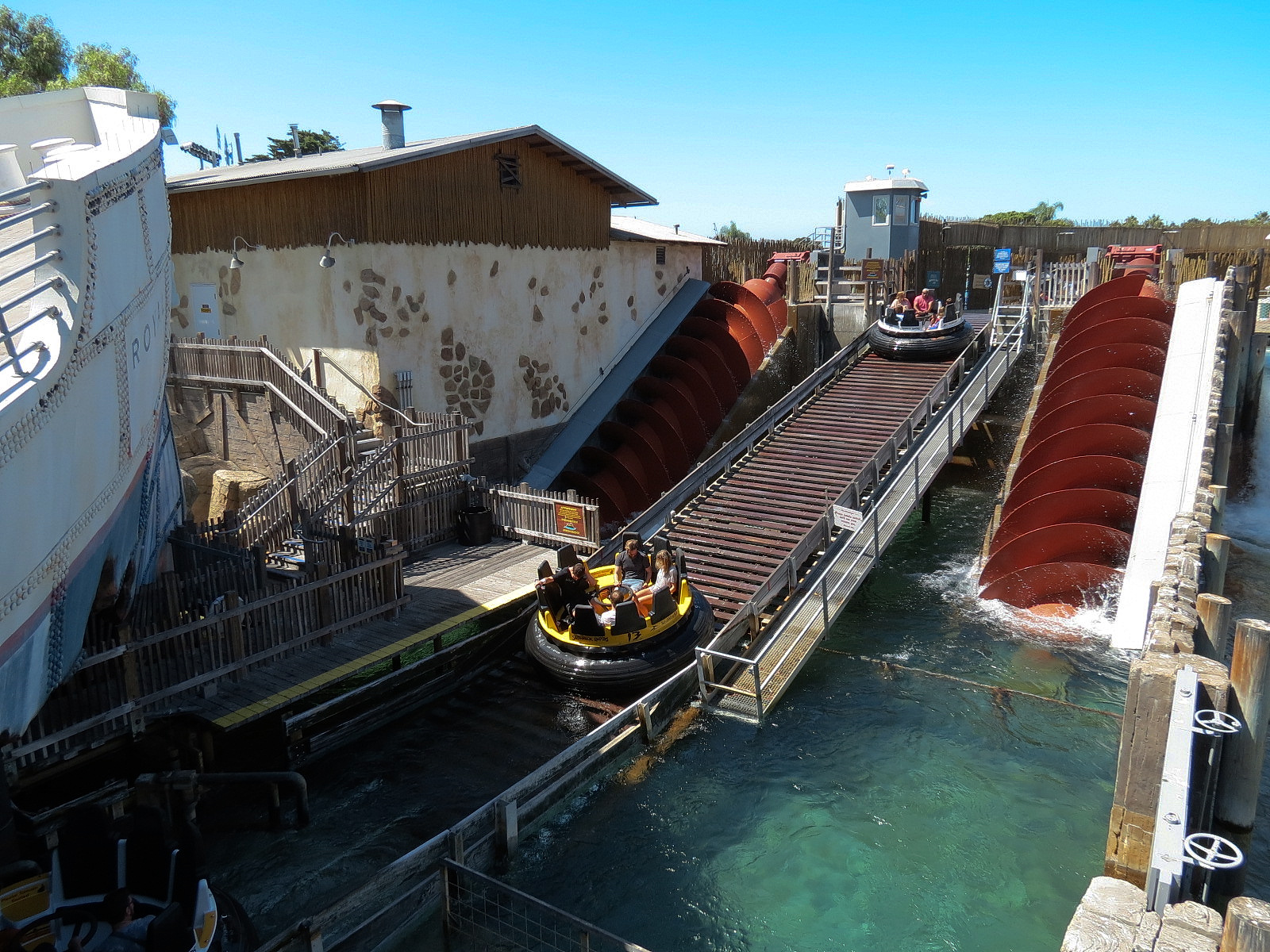 Shipwreck Rapids - Ride