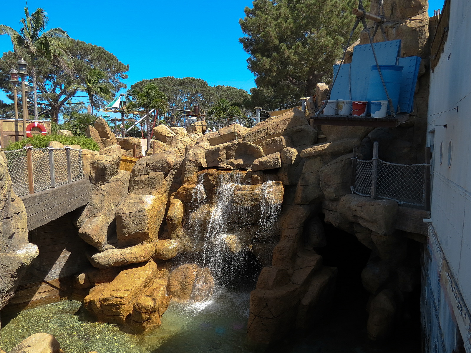 Shipwreck Rapids - Shipwreck Reef Cafe