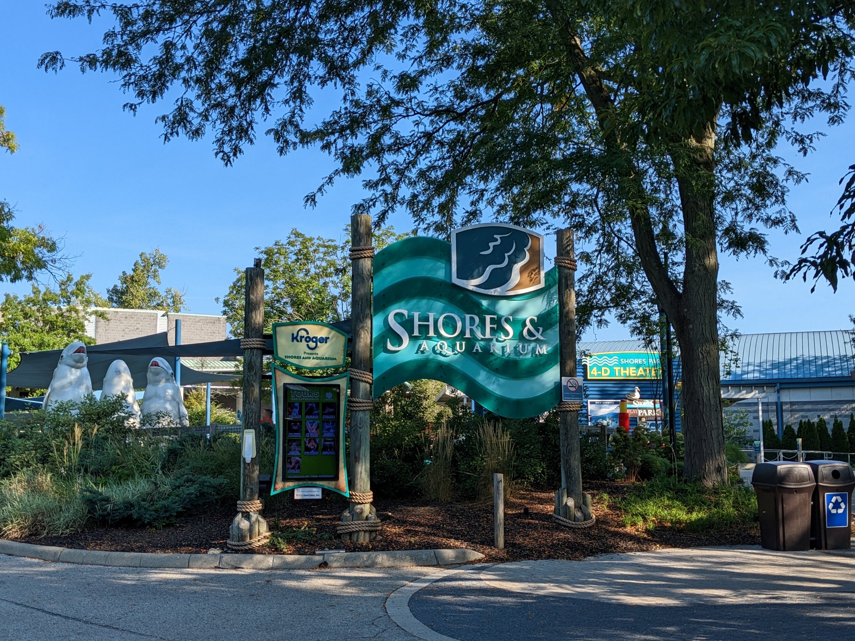 Shores Aquarium entrance sign