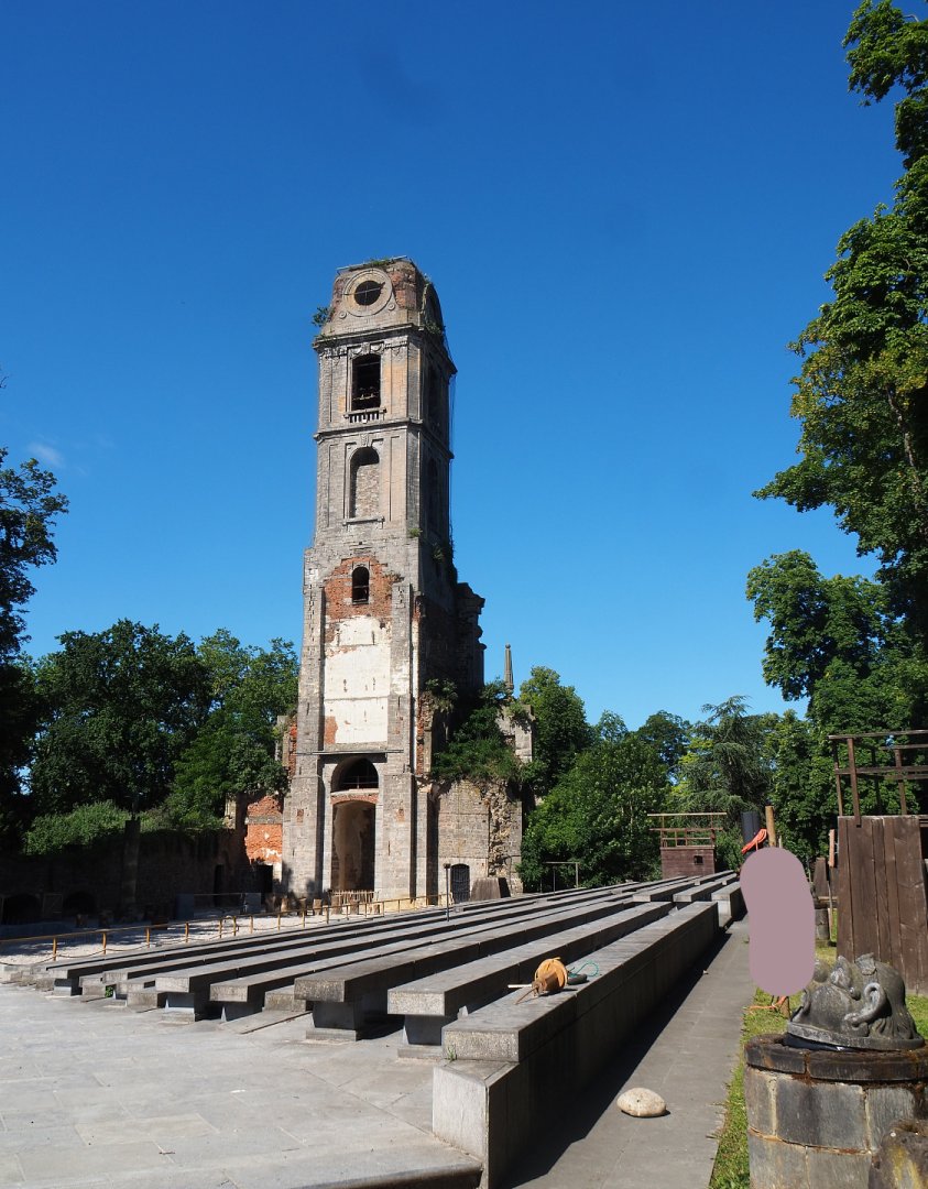 Show arena at the foot of the old abbey tower, 2022-06-28
