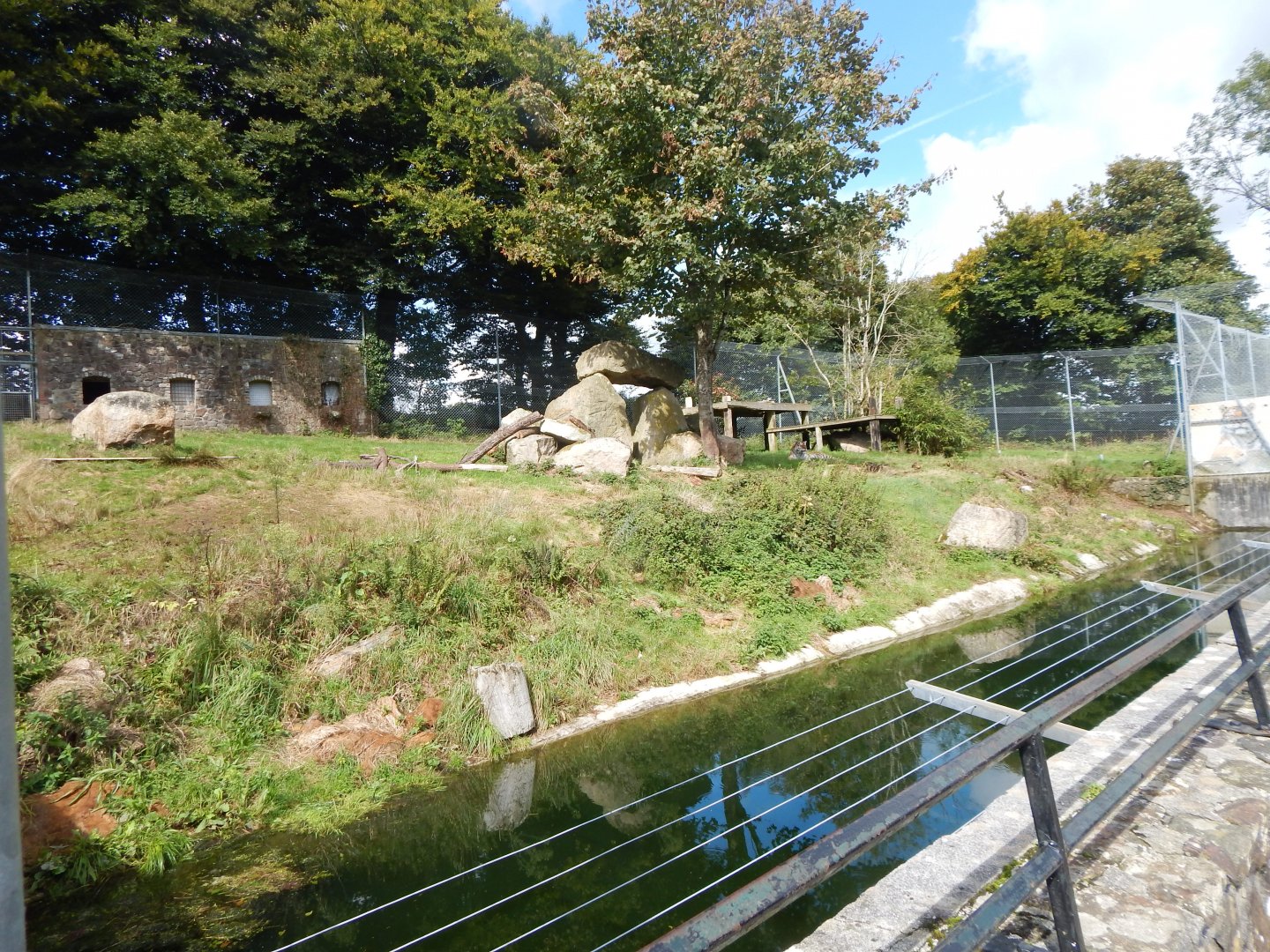 Siberian tiger enclosure 050925