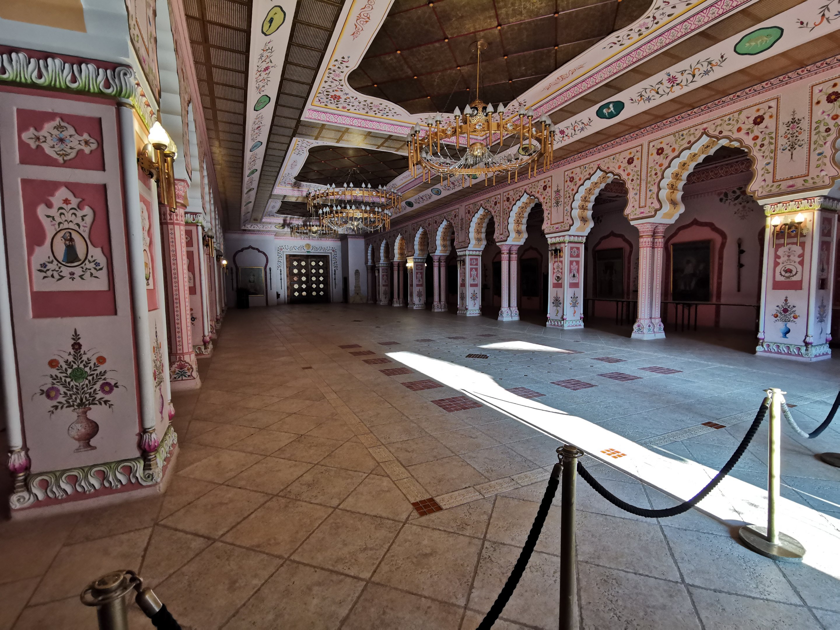 Siberian tiger viewing building - "Indischen Dschungelpalast"