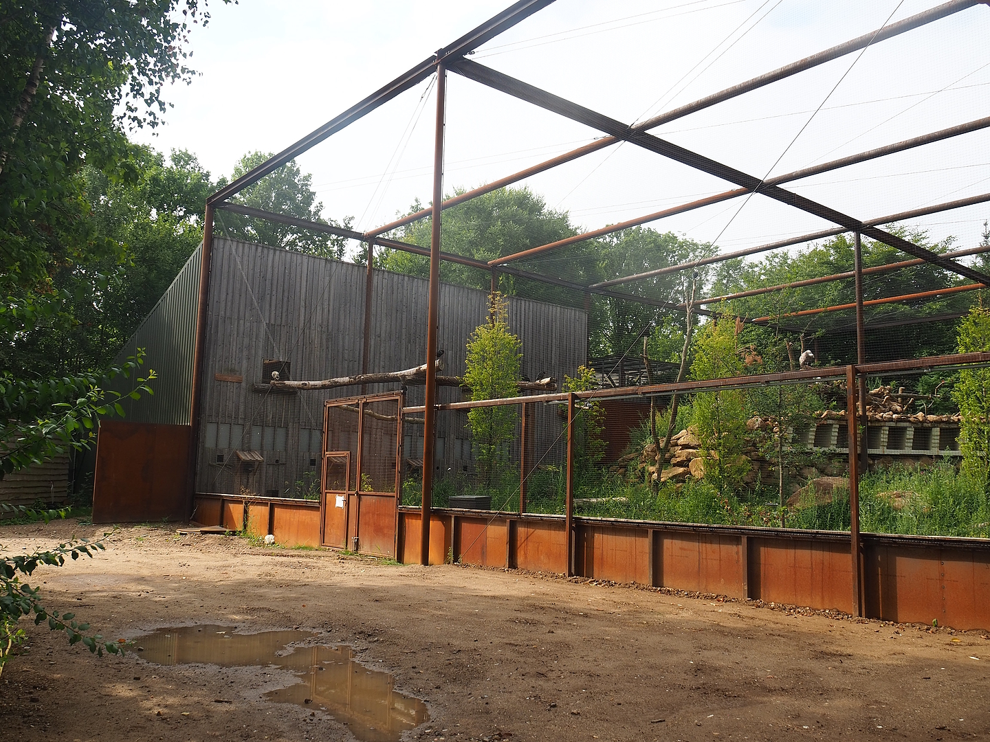 Sideview of part of the reconstructed Taiga aviary and Taiga aviary bird barn, 2022-08-20