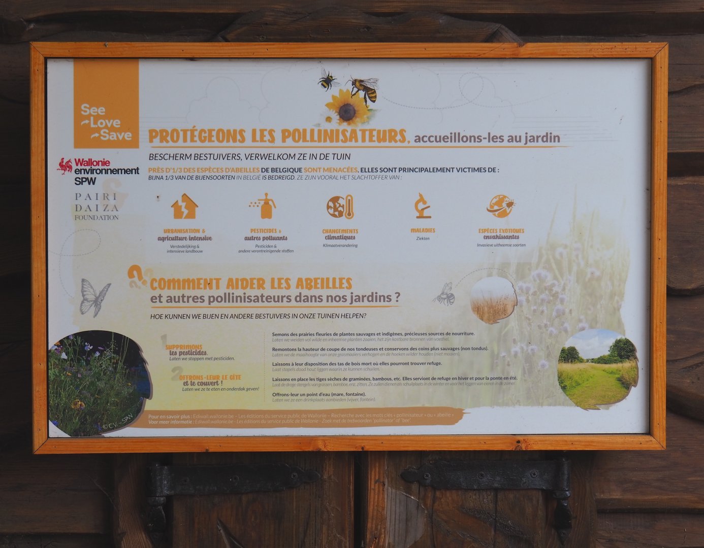 Sign about protecting and providing habitat for pollinators in gardens, 2021-09-02