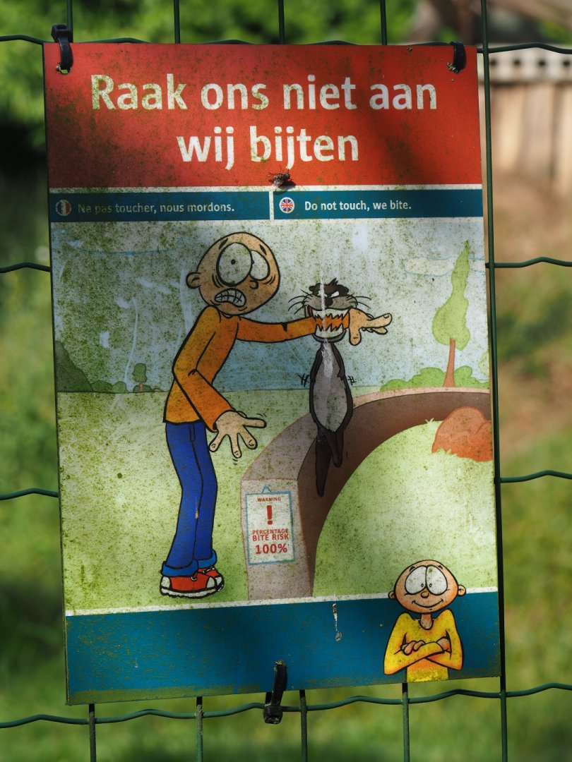 Sign Do not touch us - We bite, 2019-08-11