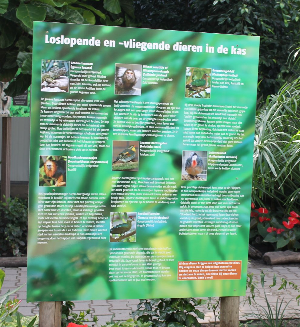 Sign Free-ranging animals in the Tropical House